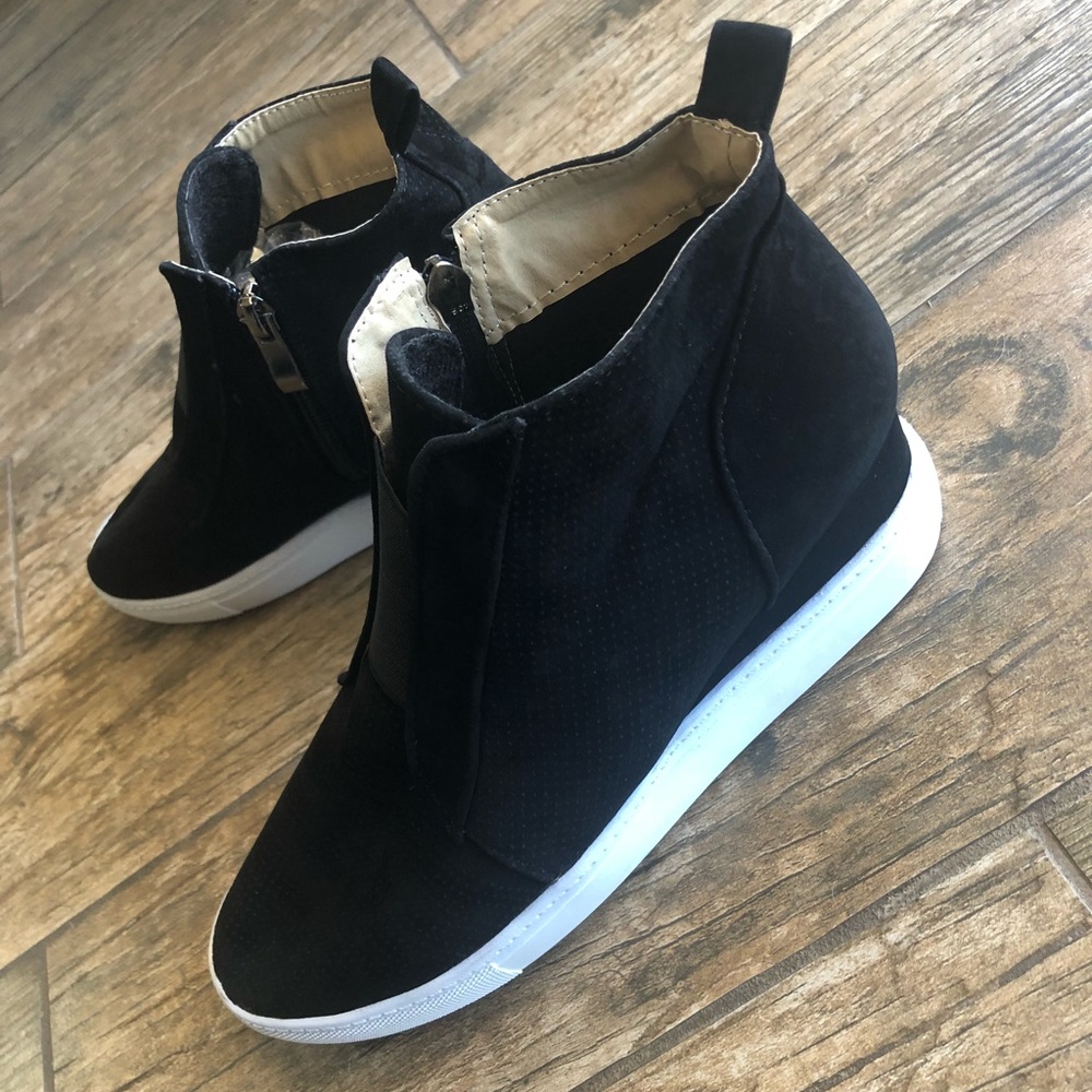 New black wedge shoes